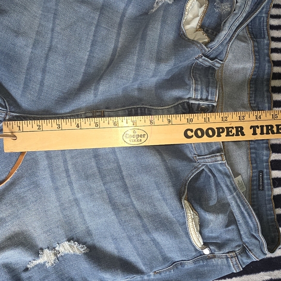 Distressed 22W Judy Blue Crop Fit Jeans - Picture 8 of 12